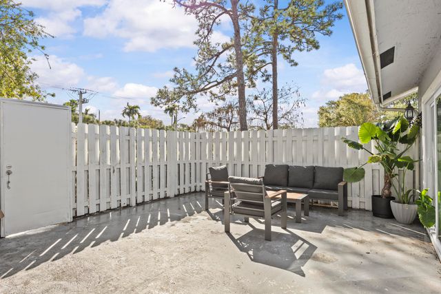 1368 Periwinkle Place, Wellington, FL 33414