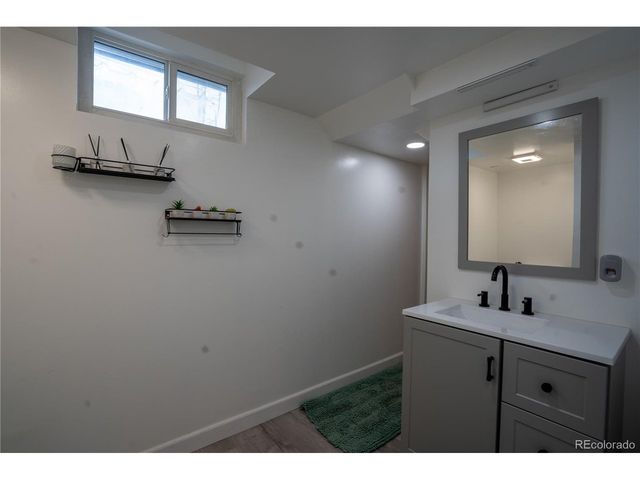 92 Zenobia St, Denver, CO 80219