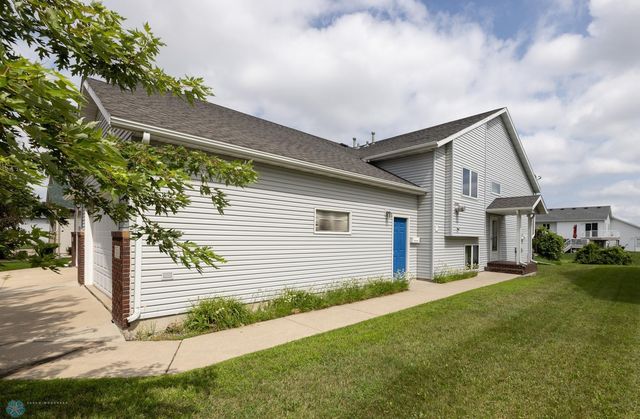 2714 Wheatland Drive S, Fargo, ND 58103