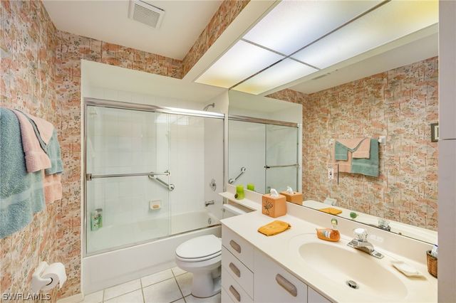 760 Waterford DR 203, Naples, FL 34113