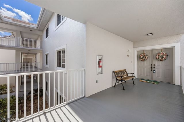 760 Waterford DR 203, Naples, FL 34113