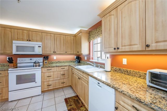 760 Waterford DR 203, Naples, FL 34113