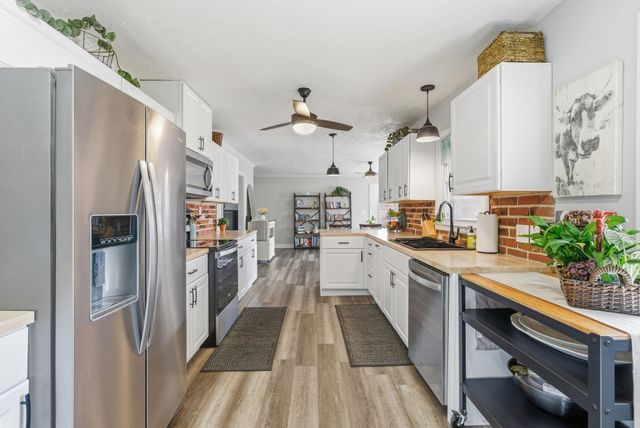 6511 E Murdock St, Wichita, KS 67206