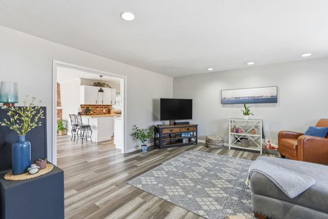 6511 E Murdock St, Wichita, KS 67206