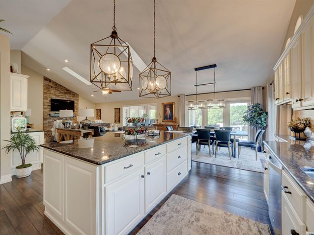 464 W PRANCER DR N, Santa Claus, IN 47579