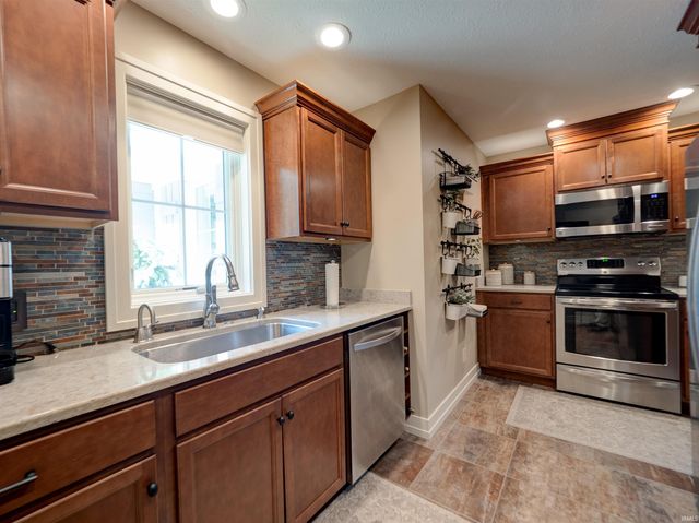 464 W PRANCER DR N, Santa Claus, IN 47579