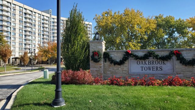 20 N Tower Road 6J, Oak Brook, IL 60523
