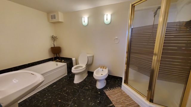 20 N Tower Road 6J, Oak Brook, IL 60523