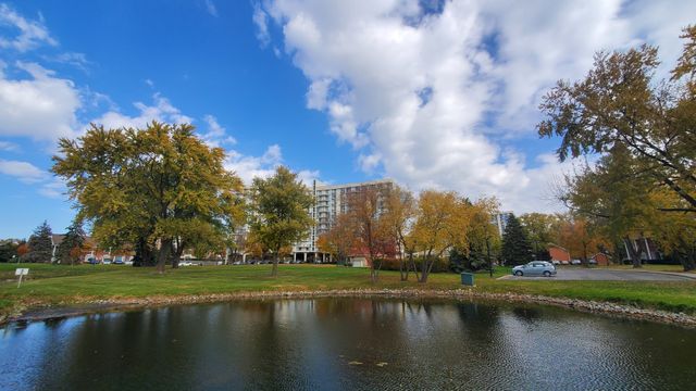 20 N Tower Road 6J, Oak Brook, IL 60523