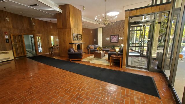 20 N Tower Road 6J, Oak Brook, IL 60523