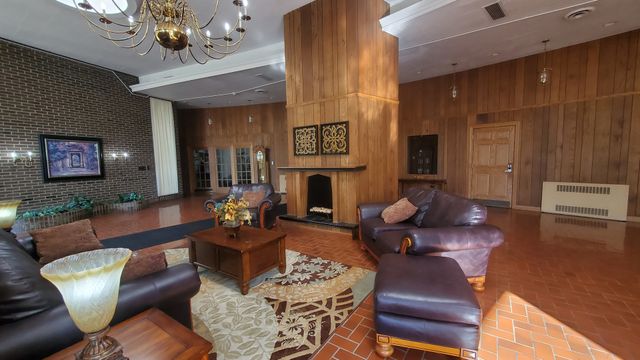 20 N Tower Road 6J, Oak Brook, IL 60523