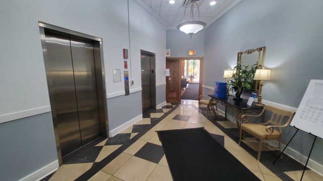 20 N Tower Road 6J, Oak Brook, IL 60523