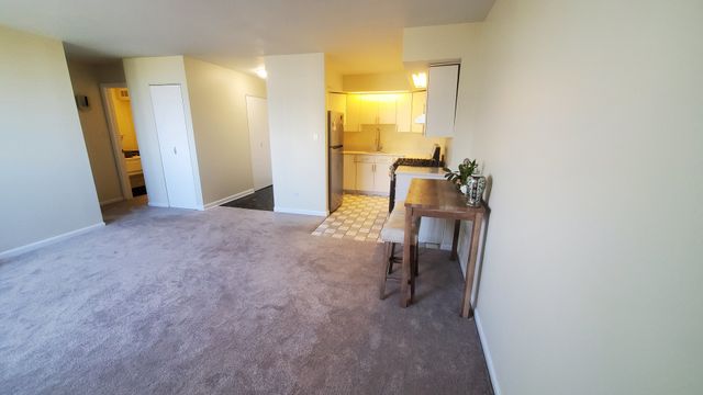 20 N Tower Road 6J, Oak Brook, IL 60523