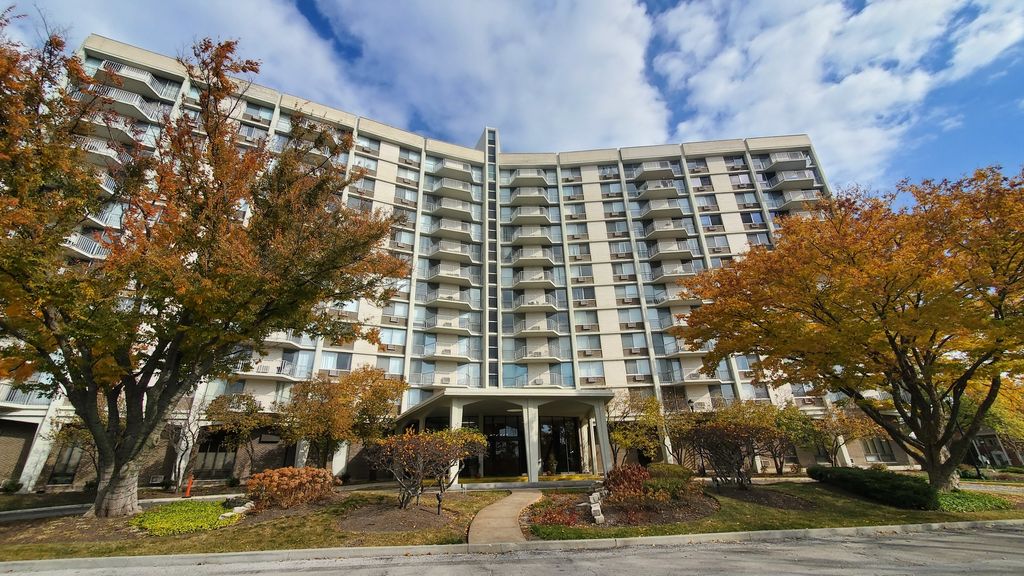 20 N Tower Road 6J, Oak Brook, IL 60523