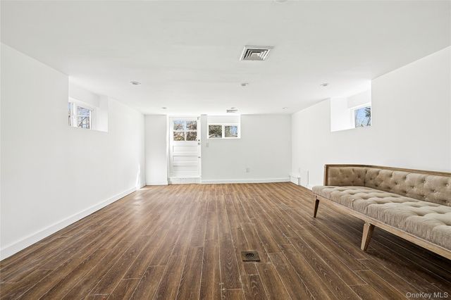 14 Suydam Drive, Melville, NY 11747