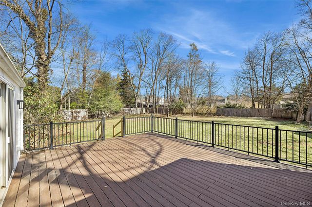 14 Suydam Drive, Melville, NY 11747