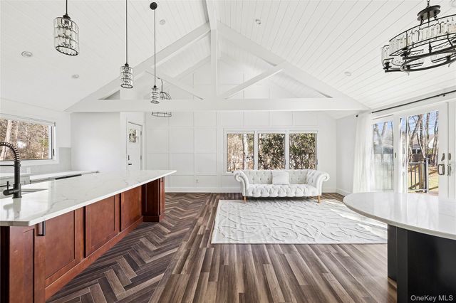 14 Suydam Drive, Melville, NY 11747