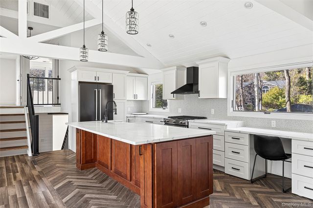 14 Suydam Drive, Melville, NY 11747