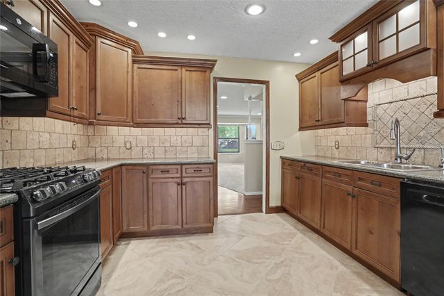 8706 E 109th Street, Tulsa, OK 74133