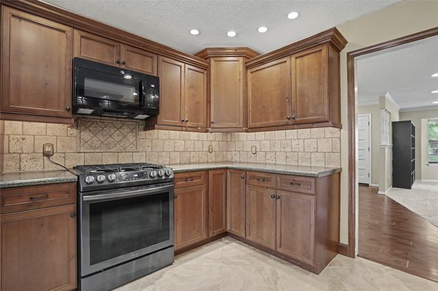 8706 E 109th Street, Tulsa, OK 74133