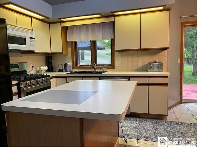 6015 Whitegate Crossing, Clarence, NY 14051