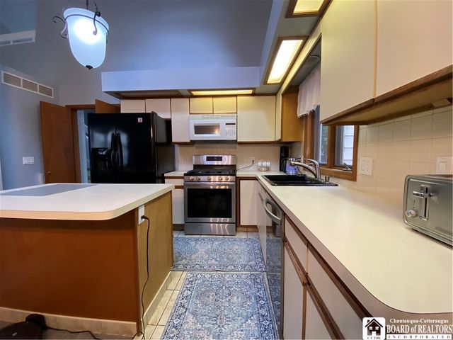 6015 Whitegate Crossing, Clarence, NY 14051