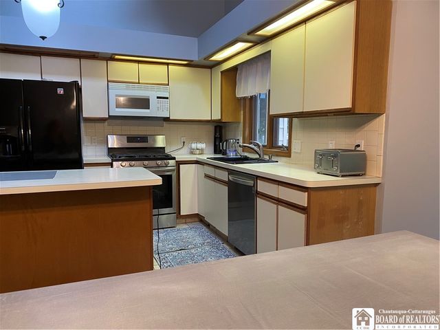 6015 Whitegate Crossing, Clarence, NY 14051