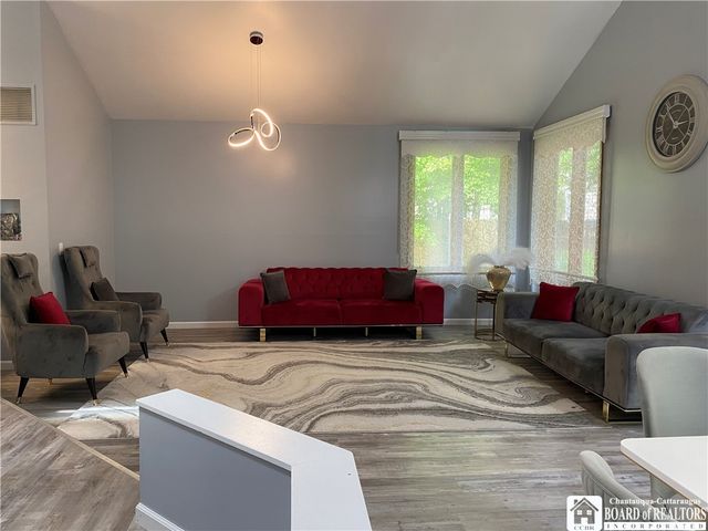 6015 Whitegate Crossing, Clarence, NY 14051
