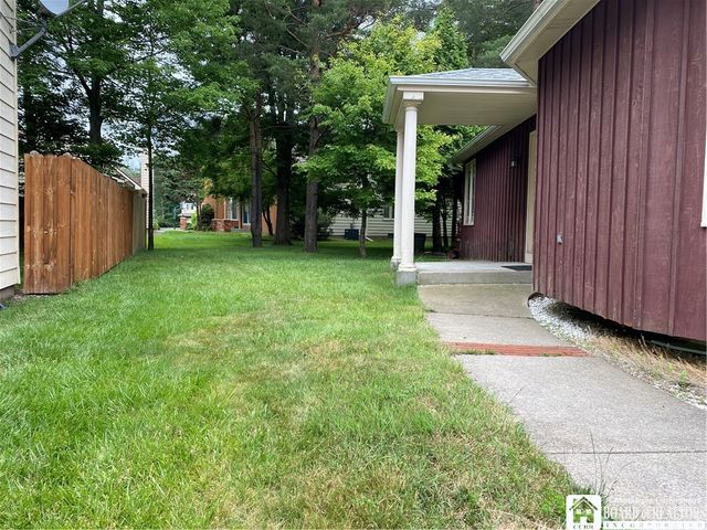 6015 Whitegate Crossing, Clarence, NY 14051
