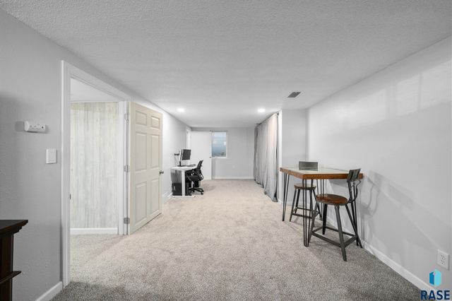 700 S Glendale Ave Avenue, Sioux Falls, SD 57104