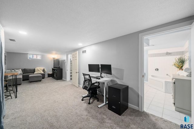 700 S Glendale Ave Avenue, Sioux Falls, SD 57104