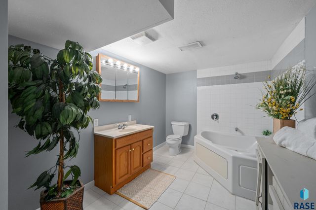 700 S Glendale Ave Avenue, Sioux Falls, SD 57104