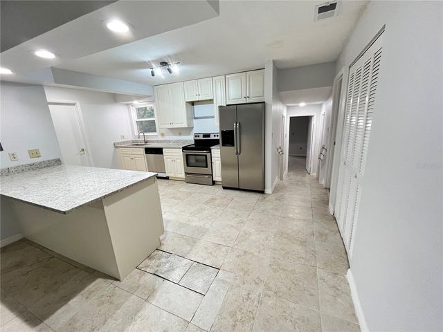 6 ROBINWOOD DRIVE, Longwood, FL 32779