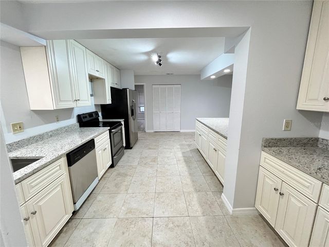 6 ROBINWOOD DRIVE, Longwood, FL 32779