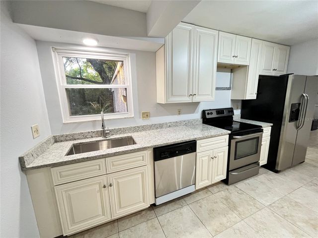 6 ROBINWOOD DRIVE, Longwood, FL 32779