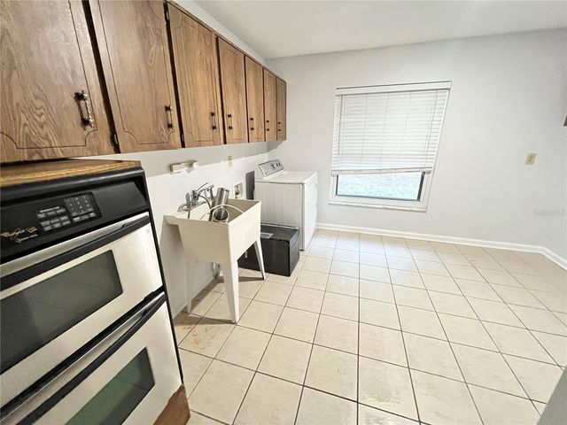 6 ROBINWOOD DRIVE, Longwood, FL 32779