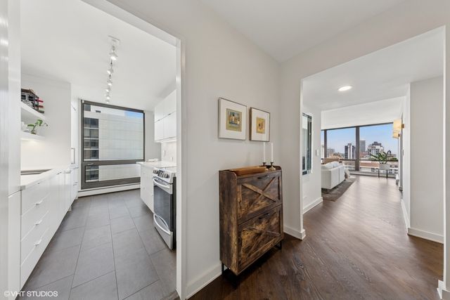 100 E Bellevue Place 24E, Chicago, IL 60611