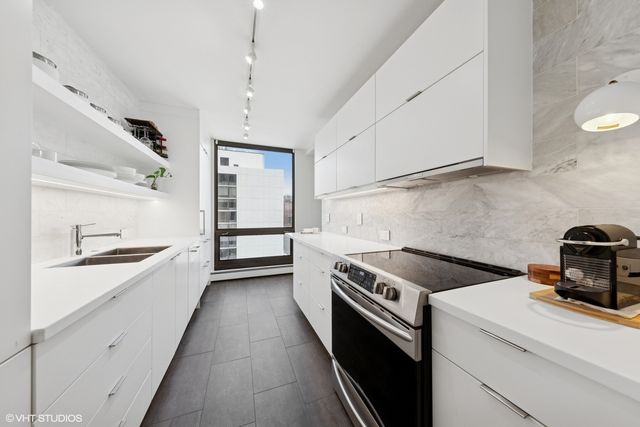 100 E Bellevue Place 24E, Chicago, IL 60611