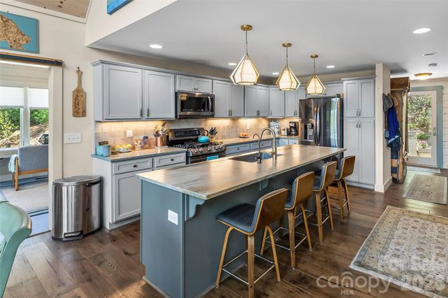 521 Waters Edge Drive, Nebo, NC 28761