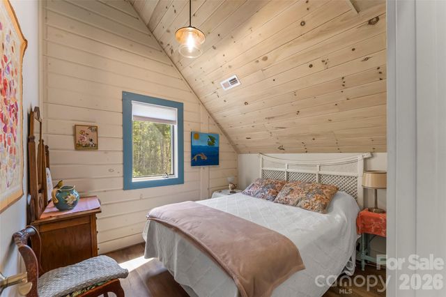 521 Waters Edge Drive, Nebo, NC 28761