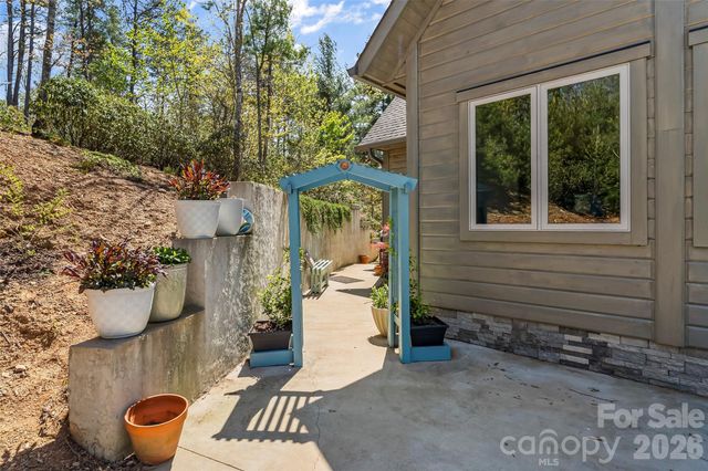 521 Waters Edge Drive, Nebo, NC 28761