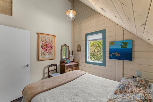 521 Waters Edge Drive, Nebo, NC 28761