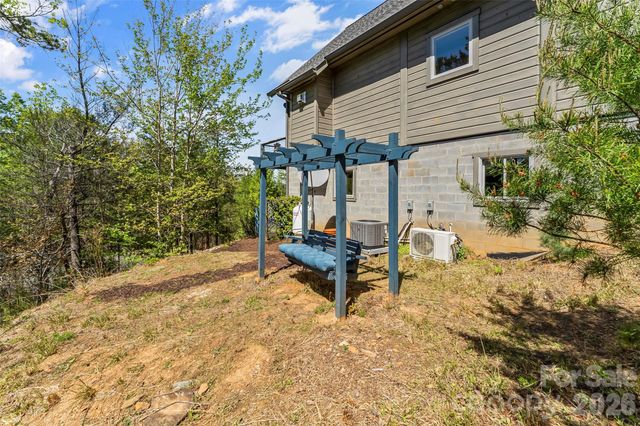 521 Waters Edge Drive, Nebo, NC 28761