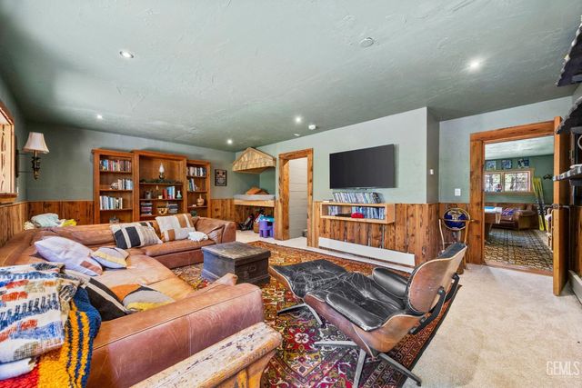 7925 Old State Road, Wofford Heights, CA 93285