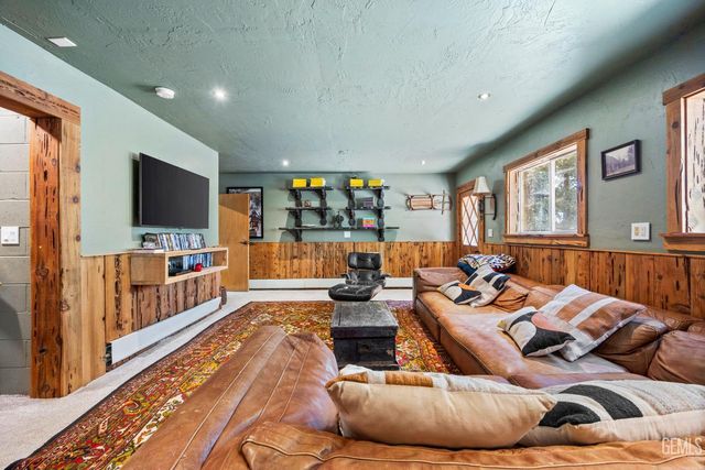 7925 Old State Road, Wofford Heights, CA 93285