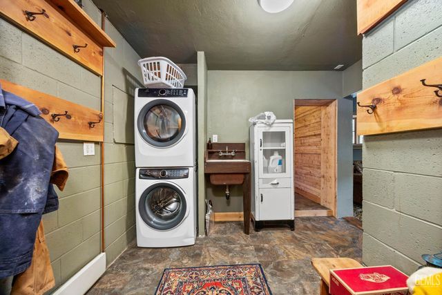 7925 Old State Road, Wofford Heights, CA 93285