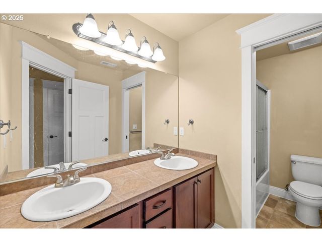 1138 37TH Ave, Forest Grove, OR 97116