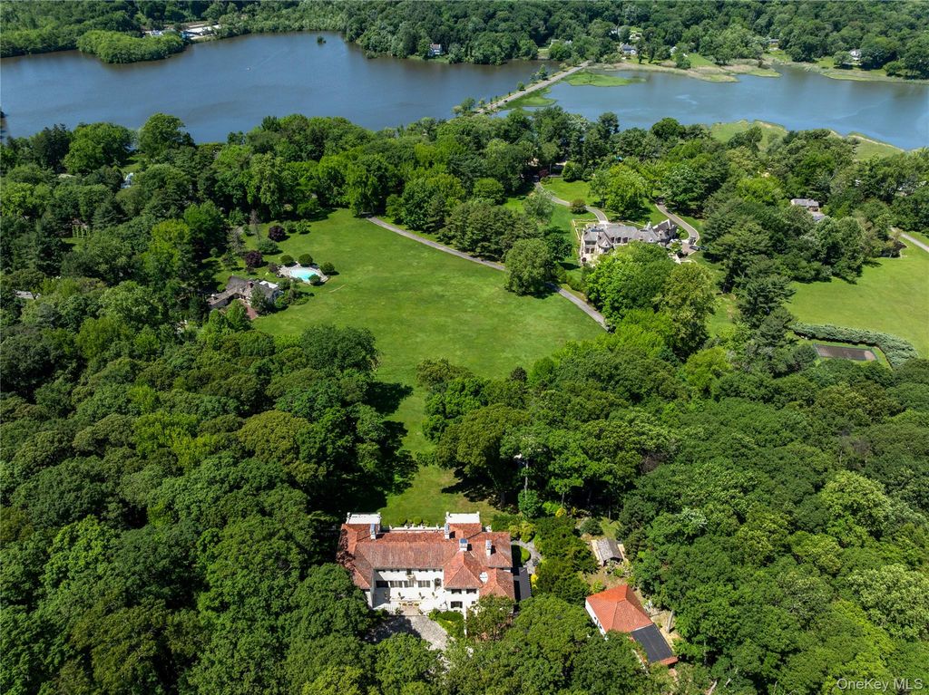 100 Horseshoe Road, Mill Neck, NY 11765 — photo 2