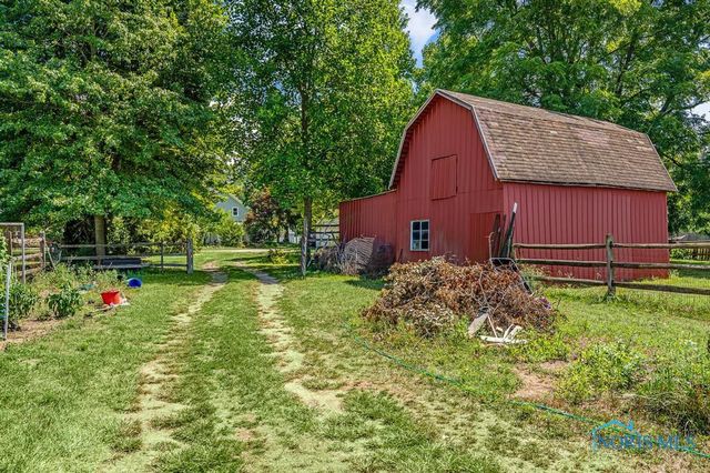 1402 S Crissey Road, Holland, OH 43528