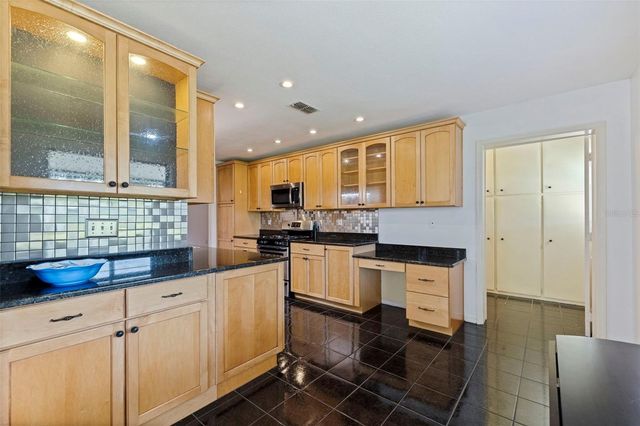 8140 TERRACE GARDEN DRIVE 103, St Petersburg, FL 33709